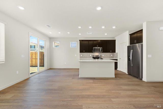 131 Bradford Dr, Vacaville, CA 95687