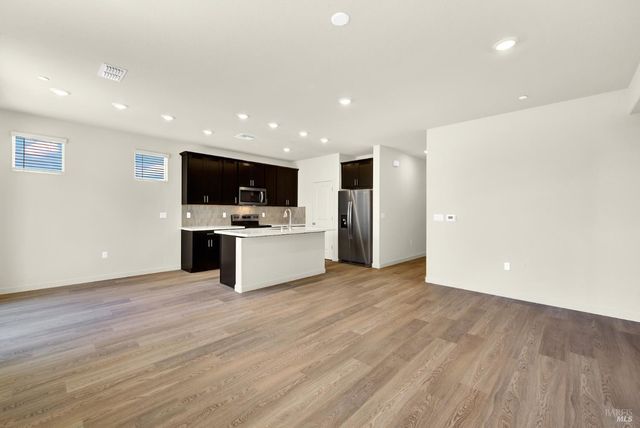 131 Bradford Dr, Vacaville, CA 95687