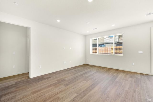 131 Bradford Dr, Vacaville, CA 95687