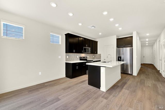 131 Bradford Dr, Vacaville, CA 95687