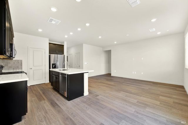 131 Bradford Dr, Vacaville, CA 95687