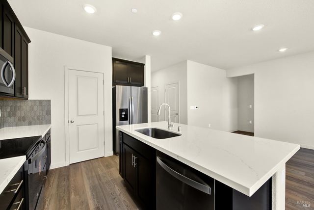 131 Bradford Dr, Vacaville, CA 95687