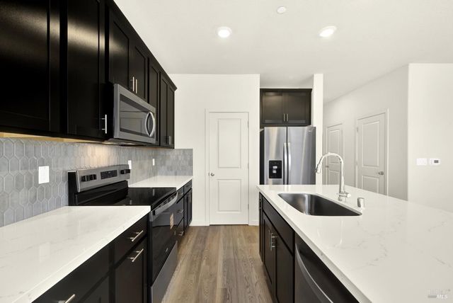 131 Bradford Dr, Vacaville, CA 95687