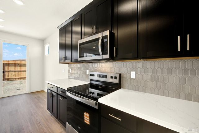 131 Bradford Dr, Vacaville, CA 95687