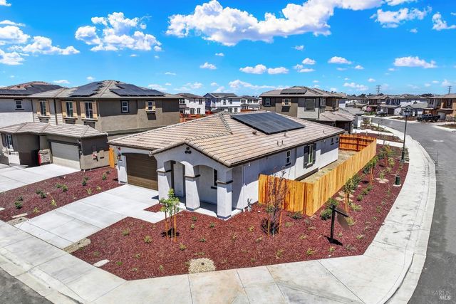131 Bradford Dr, Vacaville, CA 95687