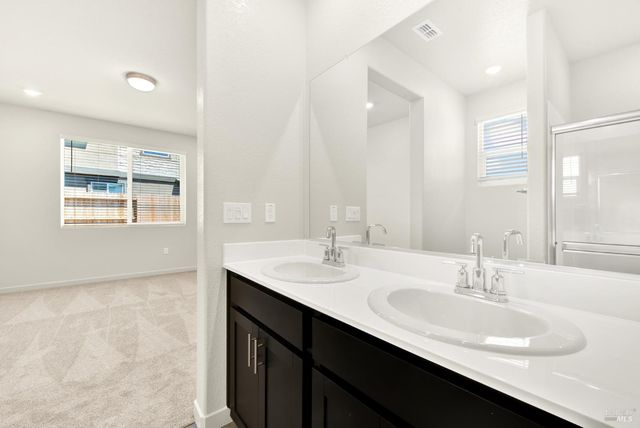 131 Bradford Dr, Vacaville, CA 95687