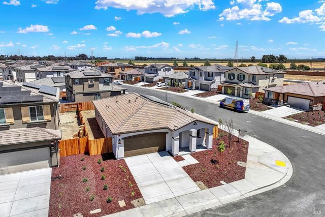 131 Bradford Dr, Vacaville, CA 95687