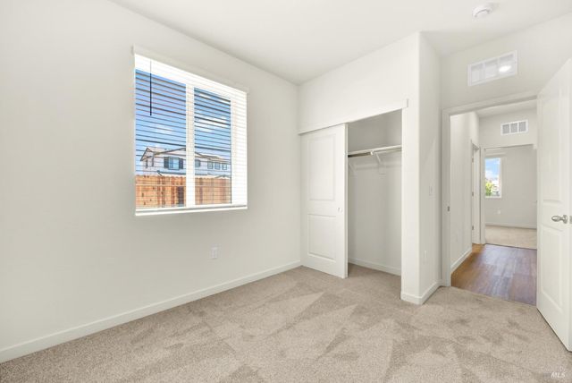 131 Bradford Dr, Vacaville, CA 95687