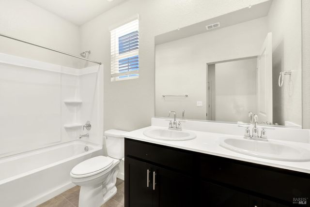 131 Bradford Dr, Vacaville, CA 95687