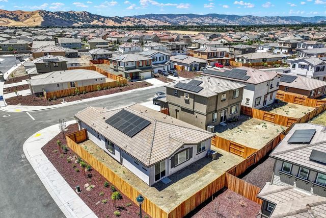 131 Bradford Dr, Vacaville, CA 95687