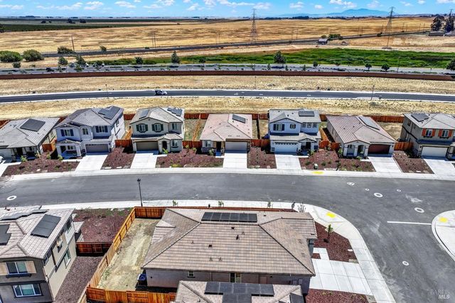 131 Bradford Dr, Vacaville, CA 95687