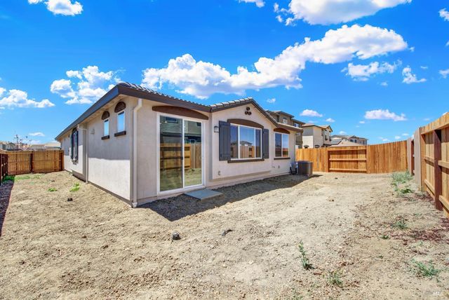 131 Bradford Dr, Vacaville, CA 95687