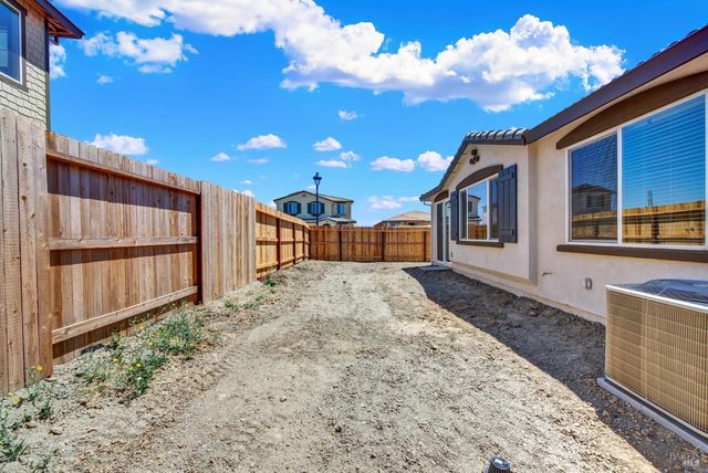 131 Bradford Dr, Vacaville, CA 95687