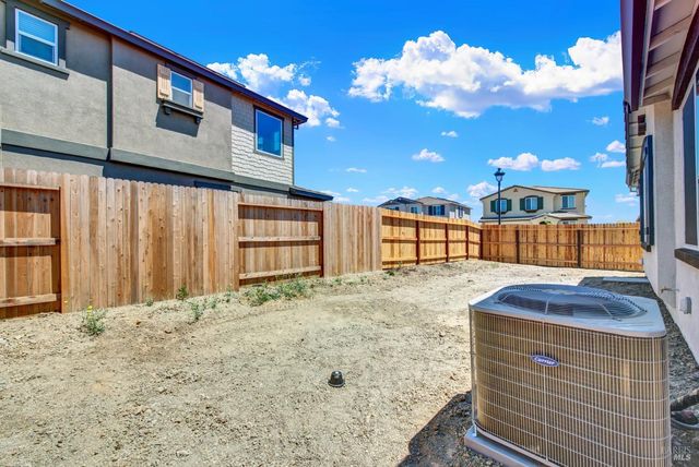 131 Bradford Dr, Vacaville, CA 95687