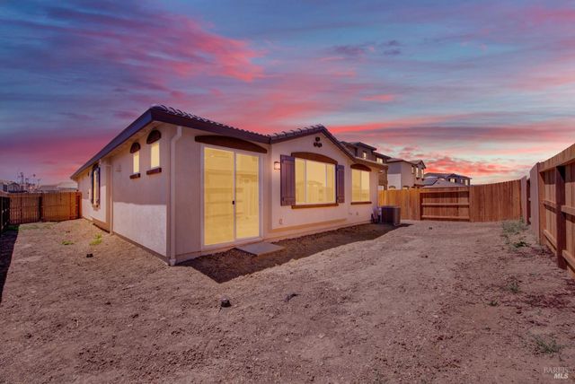 131 Bradford Dr, Vacaville, CA 95687