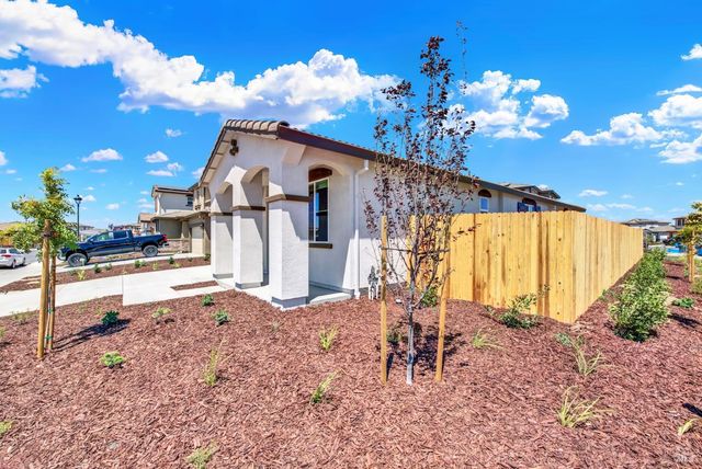 131 Bradford Dr, Vacaville, CA 95687
