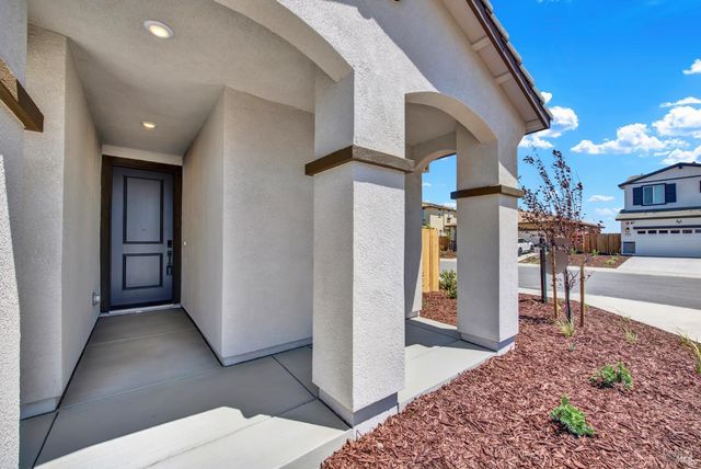 131 Bradford Dr, Vacaville, CA 95687