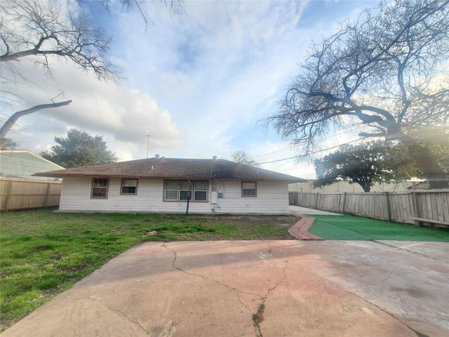 5346 Windswept Lane, Houston, TX 77056