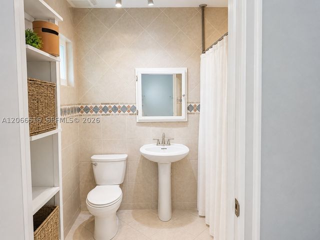7550 SW 75th St, Miami, FL 33143