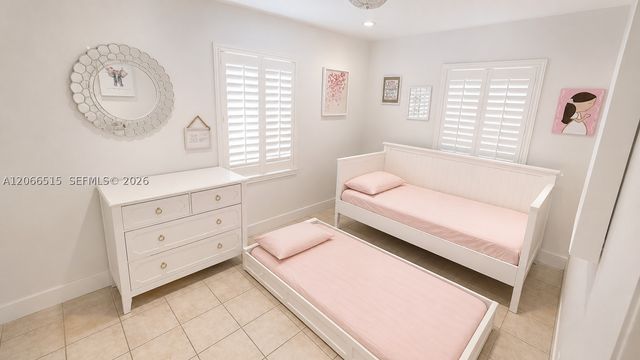 7550 SW 75th St, Miami, FL 33143
