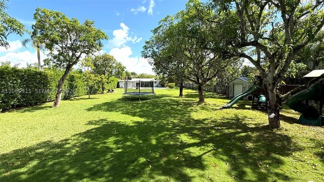 7550 SW 75th St, Miami, FL 33143