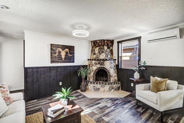 325 19th Street NW, Albuquerque, NM 87104