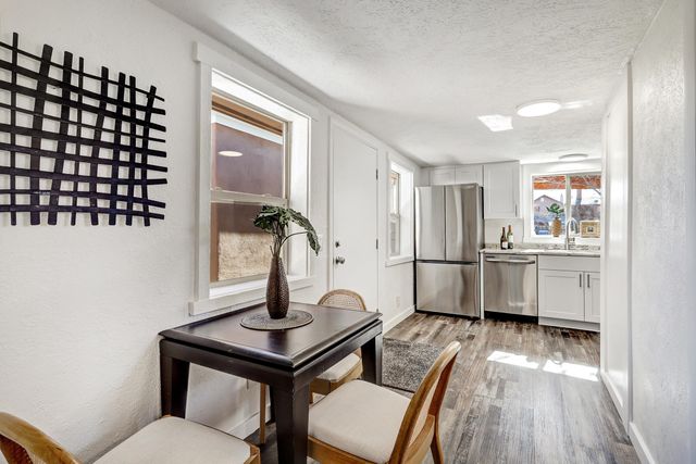 325 19th Street NW, Albuquerque, NM 87104