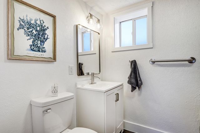 325 19th Street NW, Albuquerque, NM 87104