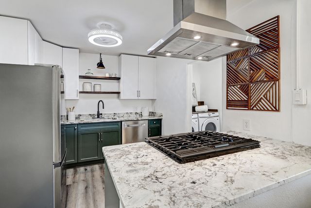 325 19th Street NW, Albuquerque, NM 87104