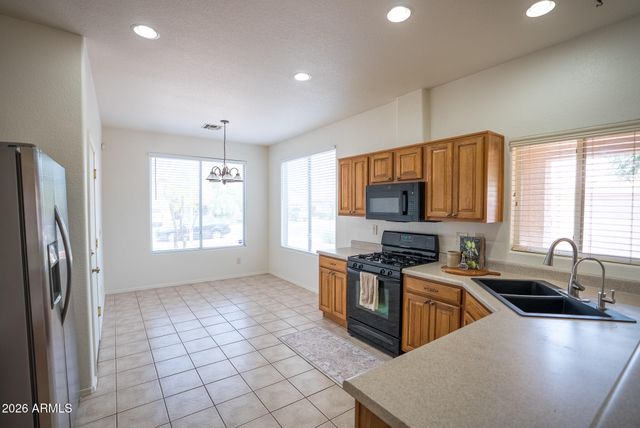 8203 W Tonto Lane, Peoria, AZ 85382