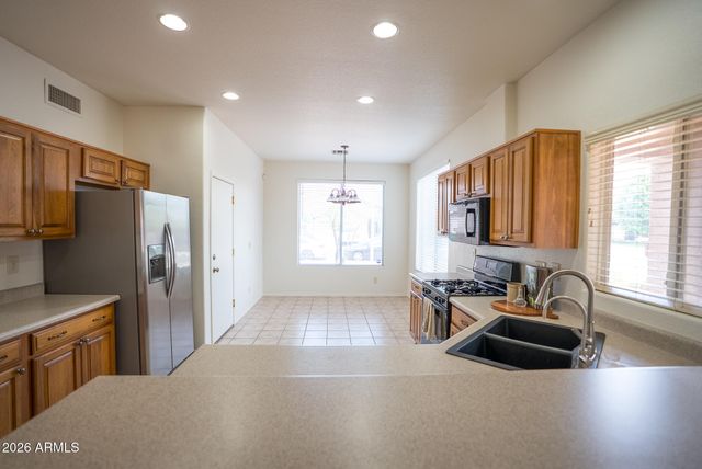 8203 W Tonto Lane, Peoria, AZ 85382