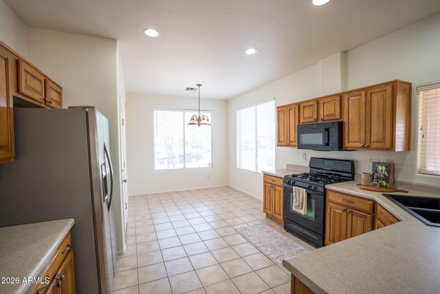 8203 W Tonto Lane, Peoria, AZ 85382