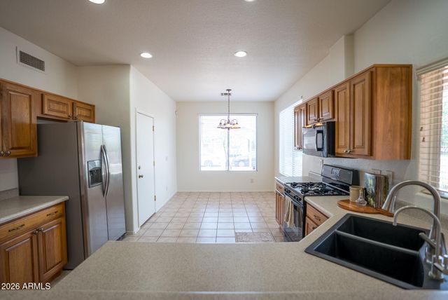 8203 W Tonto Lane, Peoria, AZ 85382