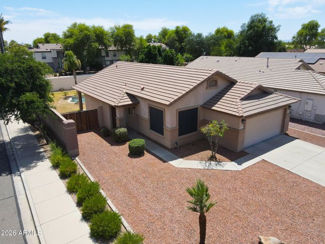 8203 W Tonto Lane, Peoria, AZ 85382