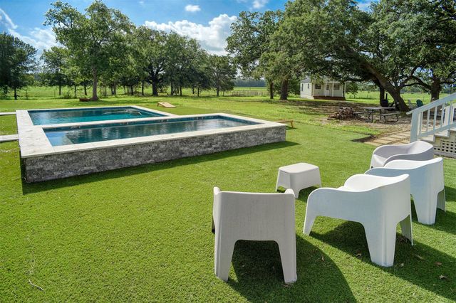 141 Grassyville RD, Paige, TX 78659