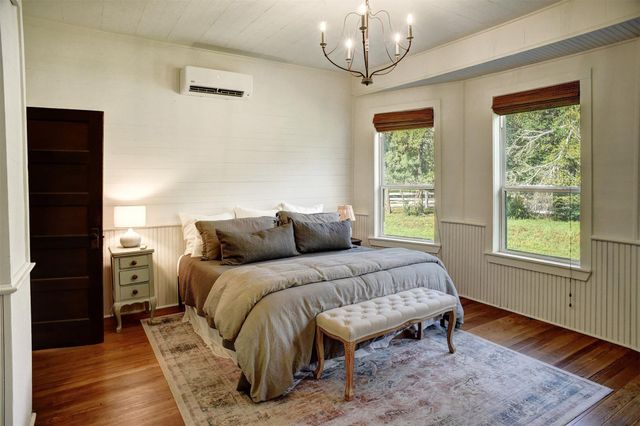 141 Grassyville RD, Paige, TX 78659