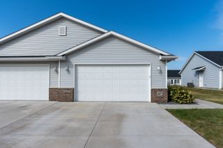 127 Beacon Harbor Parkway, East Moline, IL 61244