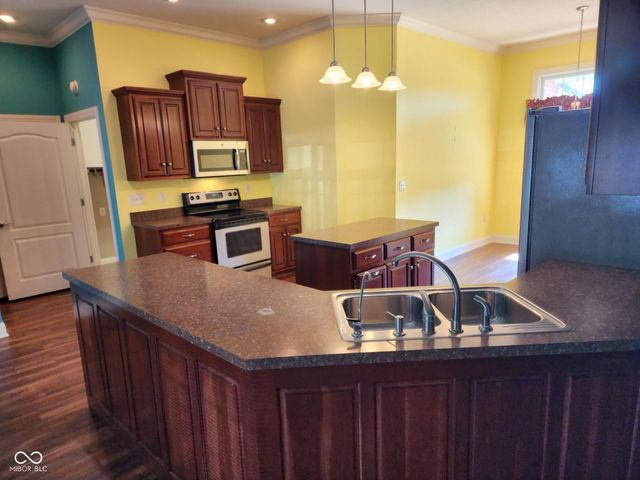 919 Buena Vista Drive, Brownstown, IN 47220