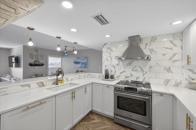 4141 BAYSHORE BOULEVARD 2001, Tampa, FL 33611