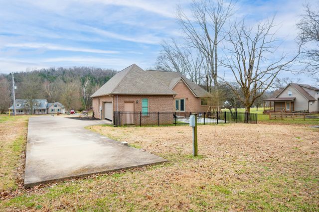 211 Amanda Dr, Bell Buckle, TN 37020