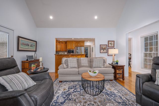 211 Amanda Dr, Bell Buckle, TN 37020