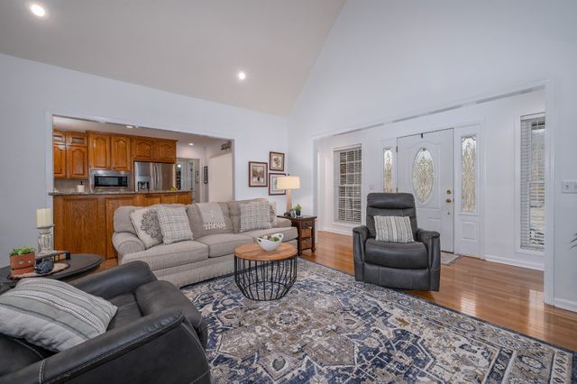 211 Amanda Dr, Bell Buckle, TN 37020