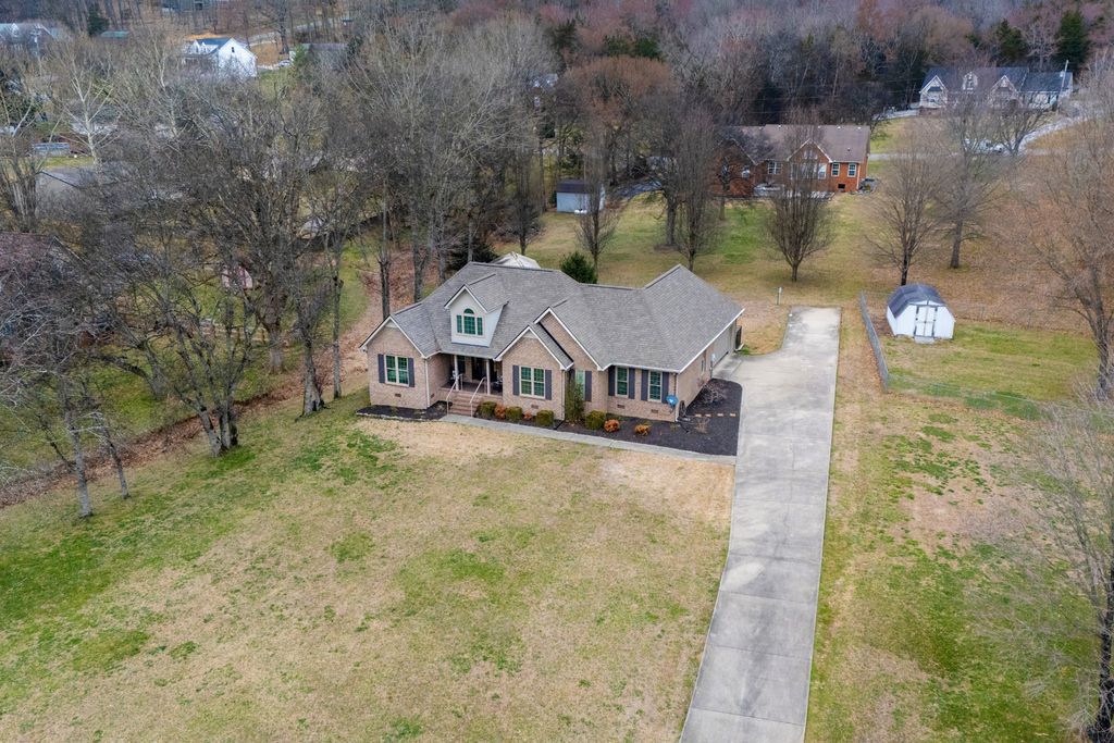 211 Amanda Dr, Bell Buckle, TN 37020
