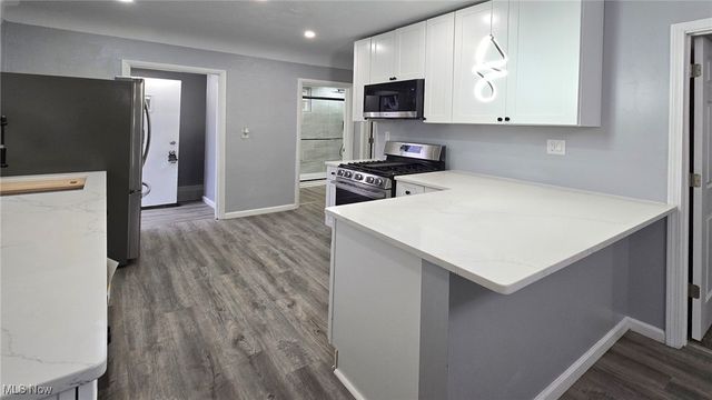 3250 Fulton Road, Cleveland, OH 44109