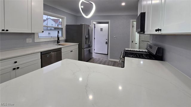 3250 Fulton Road, Cleveland, OH 44109