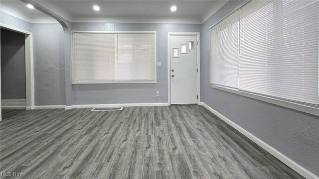 3250 Fulton Road, Cleveland, OH 44109