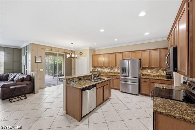 2446 Heydon CIR E, Naples, FL 34120