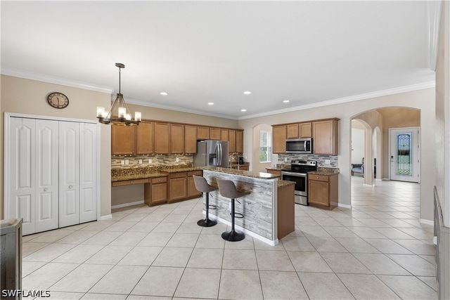 2446 Heydon CIR E, Naples, FL 34120