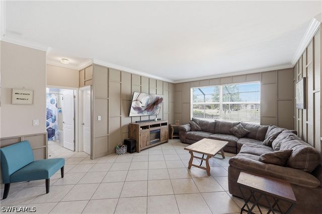 2446 Heydon CIR E, Naples, FL 34120