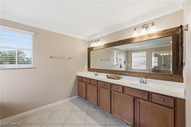2446 Heydon CIR E, Naples, FL 34120